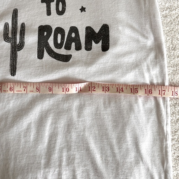 White “Free to Roam” Desert themed T Shirt - Picture 4 of 6